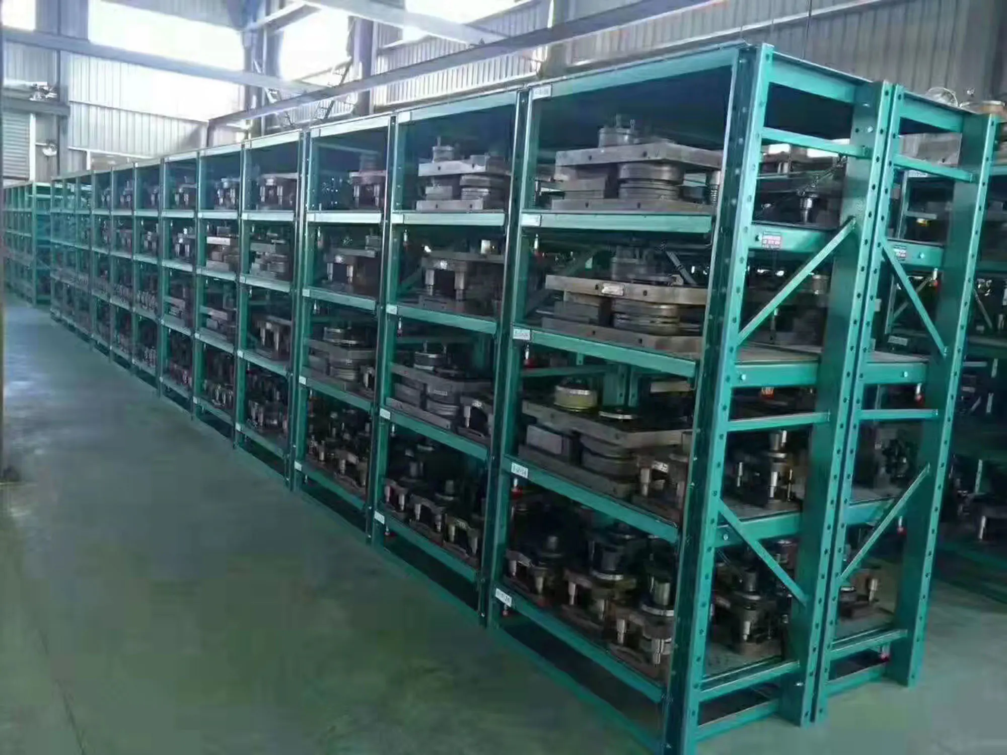  Mold Racking